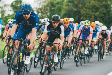 Blue Radio – Pays de l’Ain, partenaire officiel du TVO 2025. Du 10 au 14 juillet, vivez le Tour du Valromey en direct sur votre radio de l’Ain 100 % digitale