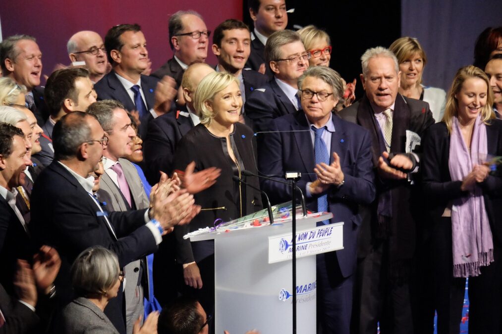 Marine Le Pen sort l’artillerie lourde : « Je censure tout ! » pour forcer la dissolution